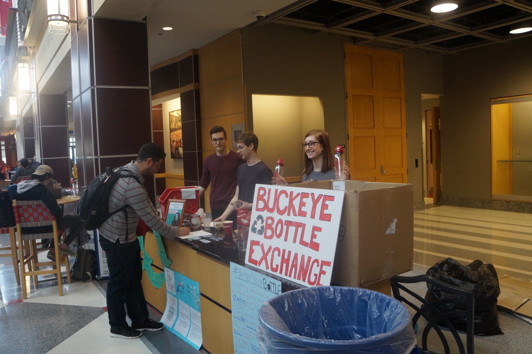 Students for Recycling educating students on Ohio State's recycling guidelines!